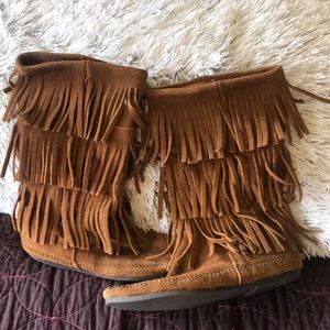 three tier minnetonka fringe boots